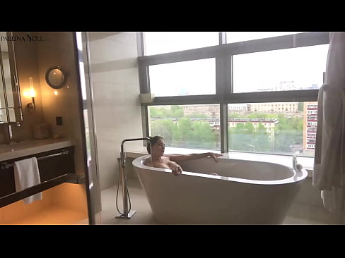 ❤️ Geweldige babe wat passievol haar poesie in die badkamer afruk Porno by ons ﹏