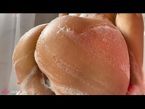 ❤️ Donkerkop masturbeer poes met vibrator tot intense orgasme in stort Porno by ons ﹏