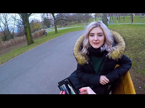 ❤️ Sluk 'n vreemdeling se warm kom vir geld - blowjob in the park deur Eva Elfie Porno by ons ﹏